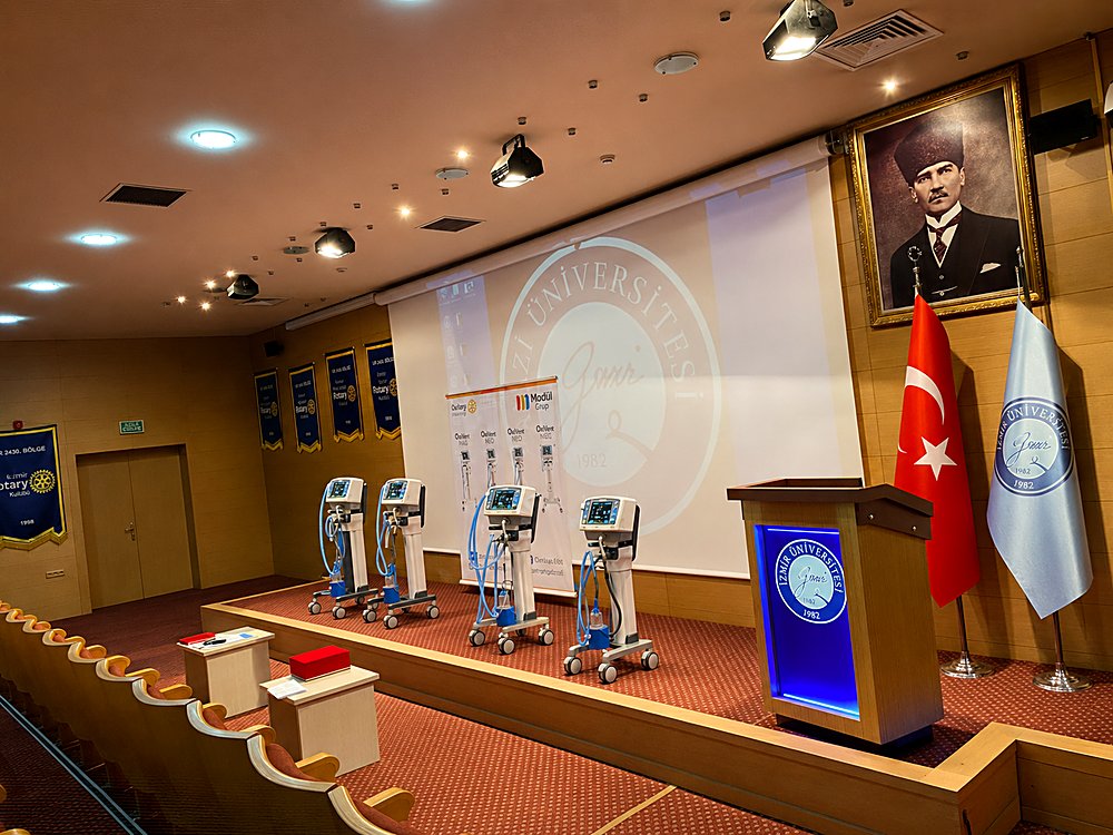 Gazi Üniversitesi Tıp Fakültesi'ne taşınabilir ventilatör teslim töreni.